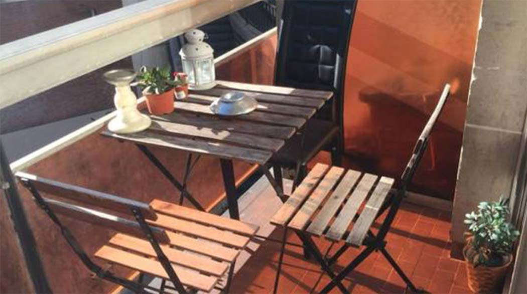 The photos of this Airbnb showed a cute balcony and clean apartment. The reality was terrible.