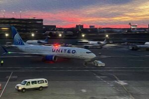 United Airlines aircraft, sunset with United Airlines