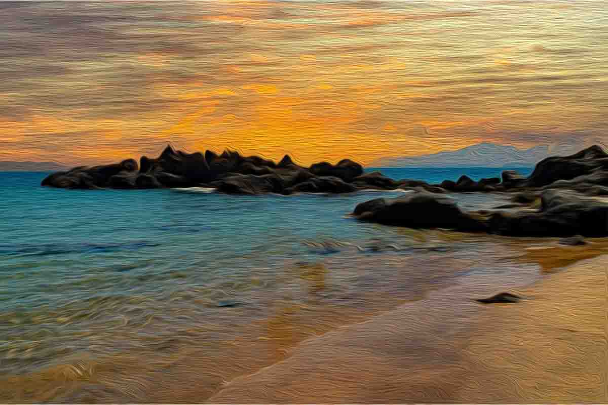 Beach in Mexico representing destination of traveler who fell for fake airline call center scam.