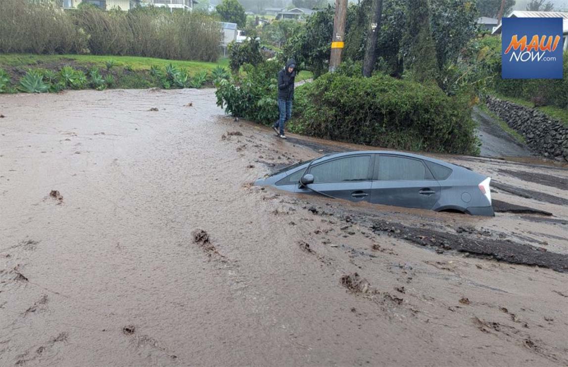 Maui Now (.com) broadcast alarming images of cars being swept away in the floods. 